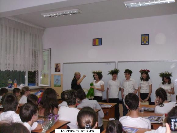 ehhe ce bine era si eu logodita =(  =(  :rotfl:  :rotfl:  :rotfl: 


sunt aia care da flori :rusine: