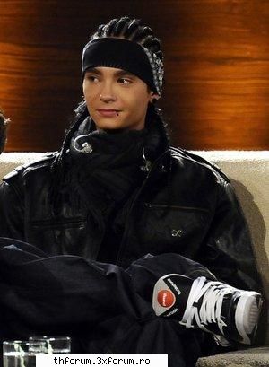 Poze cu Tom - ce pozitie.,..interesanta are - ♥ToM♥